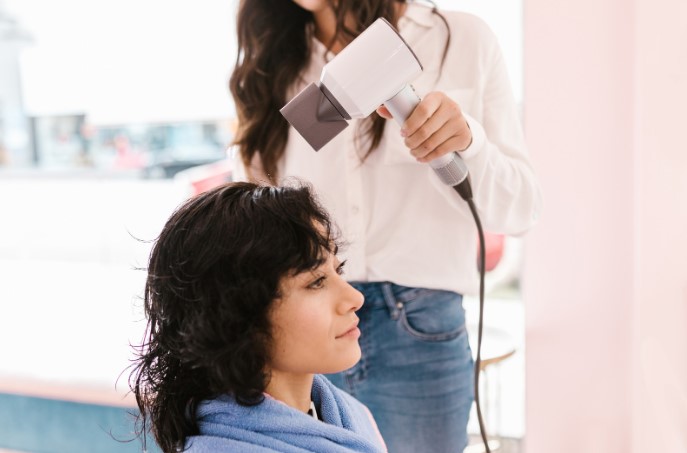 разница между профессиональными и бытовыми фенами